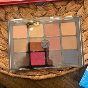 Brand new viseart palette. Box is missing otherwise untouched.